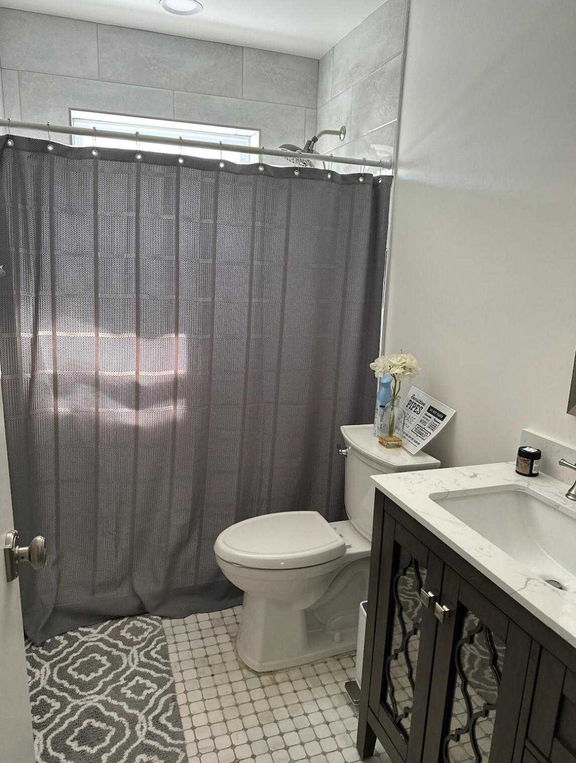 Shared For Women - Queen - Bunk 3 * Miami